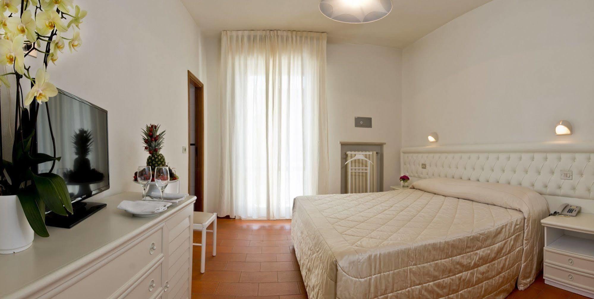 Diplomatic Hotel Cervia Exterior photo