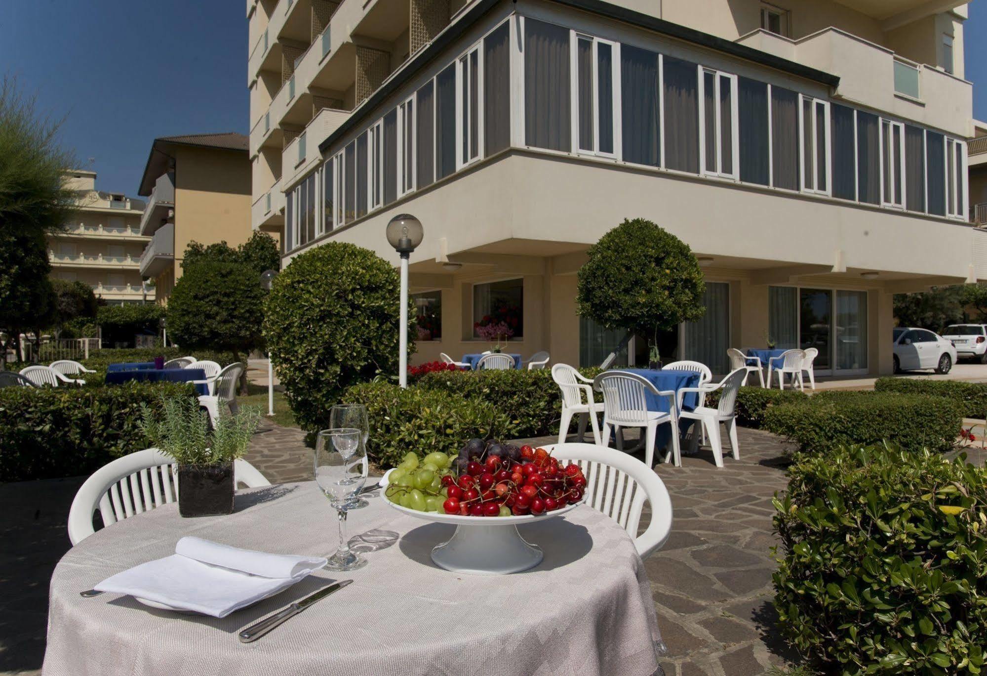 Diplomatic Hotel Cervia Exterior photo